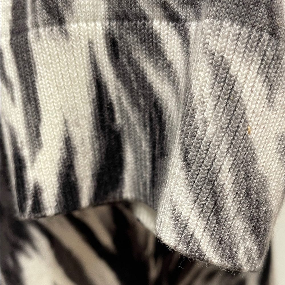 Talbots Black and White Pattern Button Front Card… - image 5